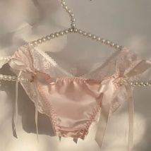 Dünne Seiden-Spitzenunterwäsche für Mädchen mit ausgehöhltem, niedrigem Bund, Schritt aus reiner Baumwolle und nahtlosem Bund