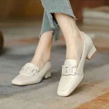 Damenschuhe mit dickem Absatz, 2025, neue Lederschuhe im britischen Stil, Frühling und Sommer, Retro-Einzelschuhe mit quadratischer Zehenpartie