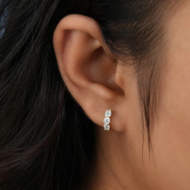 IOGOU 925 Sterling Silver D/VVS1 Moissanite Orecchini a cerchio per le donne 0.9cttw Orecchini rotondi con diamanti Classico regalo per la festa nuziale