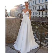 Atember aubende Satin A-Linie Brautkleider mit Spaghetti träger wunderschöne V-Ausschnitt Brautkleid mit Sweep Zug für träumende Hochzeit