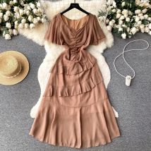 Sommerkleid für Frauen V-Ausschnitt Falten Kurzarm Rüschen Patchwork Vestidos weibliche solide elastische Taille Kleider A-Linie Drops hip