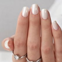 24pcs Milky White Pearl Shine Fake Nails Chrome Short Square Press on Nails Full Cover Reusable Wearable False Nails for Women