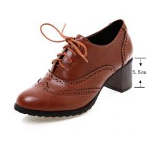 Girseaby Neue 2021 Frauen Pumpt Runde Kappe 5,5 cm Holz Heels Plattform Brogue Student Geschnitzt Retro Spitze-Up Klassische frühling D586