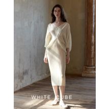 FOLD 2024 Herbstneue plissierte Miyake Arc Seven Sleeve Plissee V-Ausschnitt Damenkleider
