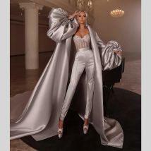 Mantello da sera lungo in raso di seta di lusso Mantello da sera con maniche a sbuffo increspato Mantello da ballo per abito da sposa Mantelle da sposa su misura