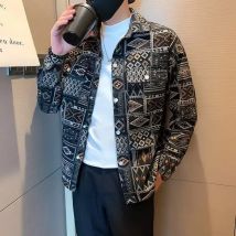 Mit Druck Trendy Denim Jacken Mann Herbst von Stoff Ästhetische Herrenmode Casual Cowboy Mantel für Männer Koreanische Beliebte Kleidung Y2k.