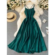 2025 sommer Neue Sexy Strappy Halter Strap Maxi Vestidos Weibliche Meer Urlaub Kleid mit Taille und Dünne Temperament C751
