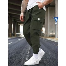 Lässige Sporthose für Herren mit einem stilvollen Design mit Kordelzug und großen Utility-Taschen.