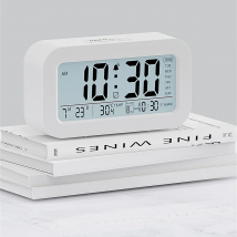 Sveglia LCD alimentata a batteria TEMP Data Settimana 3 Allarmi Retroilluminazione Snooze Orologio da tavolo Funzione di visione notturna Orologio digitale 12/24 ore