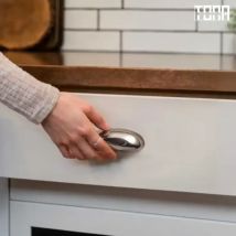 Moderner hochwertiger Möbelgriff aus massivem Messing im nordischen minimalistischen Stil, Schubladengriff, glänzender silberner Küchengriff