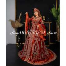 Orangefarbenes Abendkleid aus dem Nahen Osten, luxuriöse Kristallapplikationen, lange Ärmel, geteilte Spitze, individuelle Abendkleider, Accessoires nicht im Lieferumfang enthalten