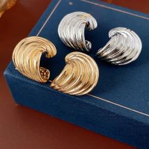 Unregelmäßige geometrische Metallohrringe für Frauen, modischer Ohrstecker im europäischen und amerikanischen Stil, vergoldeter Schmuck