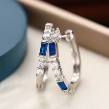 Zarte kleine runde Creolen für Frauen Mode blau Kristall Zirkon elegante Dame Accessoires Party Schmuck Geburtstags geschenke