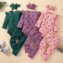 Neue fliegende Ärmel im Herbst-und Winter-Baby-Stil mit herzförmigen, süßen und niedlichen dreiteiligen Sets, gepaart mit Schleifens tirnband