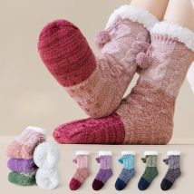 Lammwolle Herbst und Winter verdickte warme mittlere Röhrensocken farblich passende süße Haarball rutschfeste Silikon-Bodensocken