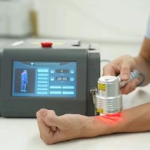 Laser o dużej mocy 1064nm i urządzenie do terapii fizjoterapeutycznej ESWT, terapia światłem podczerwonym do leczenia ran, łagodzenia bólu - W9