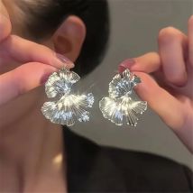 Mode übertrieben Gold Farbe Metall Blatt Tropfen Ohrringe für Frauen geometrische verdrehte Vintage einfache Metall Ohrringe Schmuck Geschenke