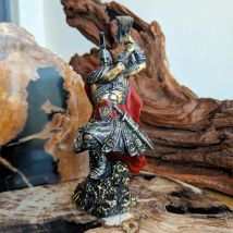 Miniatur-Sartan-Figur aus Kunstharz, Heim- und Raumdekoration mit Schwert, Hammer, Krieger-Thema, Bürodekoration