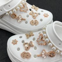 14 Stück funkelnde süße ABS-Perlenbären-Dollar-Schuhanhänger, abnehmbare Schuhdekorationen für Crocs Clogs Bogg Strandtasche, Geschenk