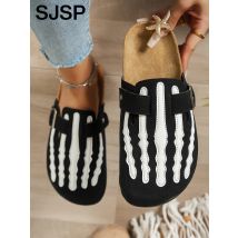 Neue Damen-Halbslip-Sandalen mit trendigem Skelett-Print und niedrigem Schnallenriemen-Design, geeignet für den Innen- und Außenbereich, Frühling, Sommer und Herbst. Einzigartige Street-Style