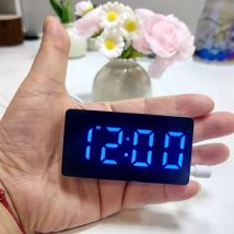 Sveglia digitale 7 * 4 cm TEMP Data 3 Allarmi Spegnimento Memoria Orologio da tavolo Alimentato tramite USB Orologio LED con modalità notturna sempre 12/24 ore