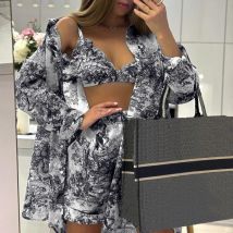 2025 Vintage Frauen Tintendruck 3-teiliges Set Eleganter schicker Ins-Träger-BH + lockeres Hemd + Shorts mit weitem Bein Kleidungsset Retro-Outfits