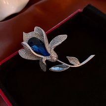Zirkon Perle Blume Brosche Vintage Luxus Corsage Kleidung Nische High-end-Schmuck für Frauen Floral Glänzende Broschen