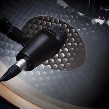 Drum Microphone E902 Cardioid Tom Microphone Wide 40Hz - 18kHz Frequency Response for Crisp Bass drum Sounds Plastick shell