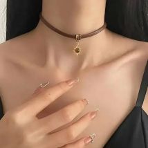 Collana da donna con zirconi a forma di stella in pelle vintage, collane a strati freddi, a strati, con ciondolo a forma di stella del sole, girocollo, regalo di gioielli alla moda