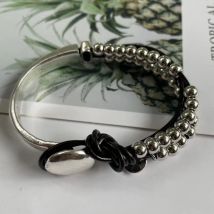 Gotisches schwarzes Wickelarmband aus Leder für Frauen, Boho-Bohemian-Hippie-Schmuck, Geschenke für den Geburtstag eines Freundes