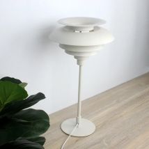 Dänische Designer Aluminium Eisen Stehlampe 5-lagige Platte klassische moderne Schlafzimmer Wohnzimmer weiche Sofa Rand LED Beleuchtung Dekor