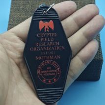 Cryptid Field Research Org Schlüsselanhänger Mothman Schlüsselanhänger Einzigartiger Fantasy-Mythologie-Anhänger dekorativ