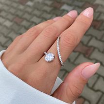 Huitan Anello da dito a forma geometrica alla moda per le donne Lusso pavimentato Abbagliante Cubic Zirconia Festa di nozze Nuovi gioielli alla moda