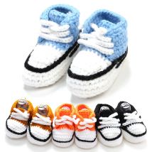 Entzückende strickende Babyschuhe, mehrfarbige Babybettschuhe für Neugeborene, Prewalker, handgefertigte Hausschuhe für Babys, Mädchen und Jungen