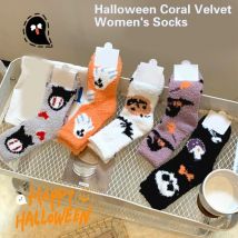 Modische Korallen-Fleece-Socken für Damen mit Kürbis-Geistermuster für Halloween-Partys und Freizeitkleidung