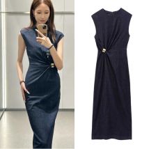 ETJ 2025 Damen Neues, stilvolles, elegantes, schmales, ärmelloses Kleid mit Rundhalsausschnitt Z1975 Denim-MIDI-Kleid mit Goldbesatz