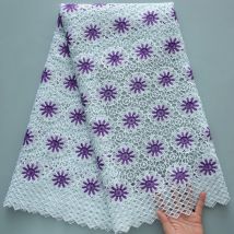 ​ Hochwertiger afrikanischer Guipure-Spitzenstoff mit lila Blumenmuster |   5 Yards Couture-Material für maßgeschneiderte Kleider und Blusen ​