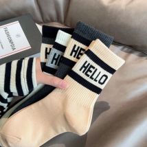 4er-Pack Damen-Socken mit mittlerer Wade, Herbst und Winter, Allzweck-Sport, Studenten, High-Fashion, Briefdruck, Hai-Leggings, Socken