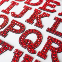 A-Z Wein Rot Strass Englisch Alphabet Brief Eisen Nähen Auf Patch Abzeichen 3D Patches Tasche Hut Jeans Applique Kleidung DIY handwerk