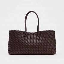 2025 new niche commuting woven hand-held shoulder bag, fashionable and versatile, super large capacity tote bag