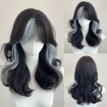 Kurze gewellte lila blaue schwarze Highlights synthetische Perücke mit Pony flauschige Lolita-Cosplay-Perücke hitzebeständig für die tägliche Party
