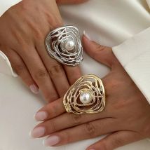 Shixin Punk unregelmäßige geometrische Aushöhlung große runde Ringe für Frauen elegante Imitation Perlen Fingerringe 2024 Mode party