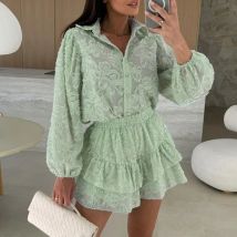 Modischer Anzug mit Reversknöpfen, Hemd und Shorts, lässig, langärmelig, Strand-Outfit, 2025, Sommer, Spitze, Rüschen, lockeres Damen-Zweiteiler-Set