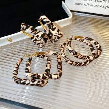 Leopardenmuster-Lederohrringe für Damen, schlichte und modische Creolen, Retro- und trendige Ohrringe, 2025, neue Mode