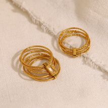WILD & FREE Neu in mehr schicht igen Edelstahl ringen für Frauen schick exquisiten 18 Karat vergoldeten trend igen wasserdichten Schmuck