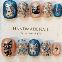10Pcs Handmade Nail Art Short Round Blue Cat Fake Nails with Glass Bead Cat Eye Shiny Fashion Finished Cool Girls Wearable Nails