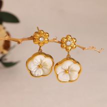 WILD & FREE Vintage Edelstahl Blumen ohrringe für Frauen weiße Muschel geschnitzten Charme 18 Karat vergoldeten Schmuck