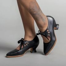 2025, Retro-Schuhe mit spitzer Zehenpartie für Damen, Mary Janes, Damen-High-Heels, neue Büro-Schnürpumpe, Damen-Schuhe mit dicken Absätzen