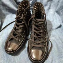 Ganz schwarze High-Top-Nieten-Punk-Hip-Hop-Leinwandschuhe. Trendige Freizeit-Sneaker für Herren und Damen in Übergröße, Größe 35–44