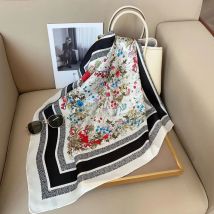 Frühling/Sommer Mode Nachahmung Seide Halstuch Outdoor Dekoration Wraps für Frauen 70*70 cm Atmungsaktive Druck Quadrat Schal